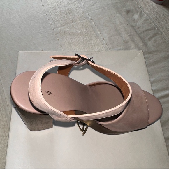 Lulu’s Lolita leather powder pink platform heels - Picture 6 of 6